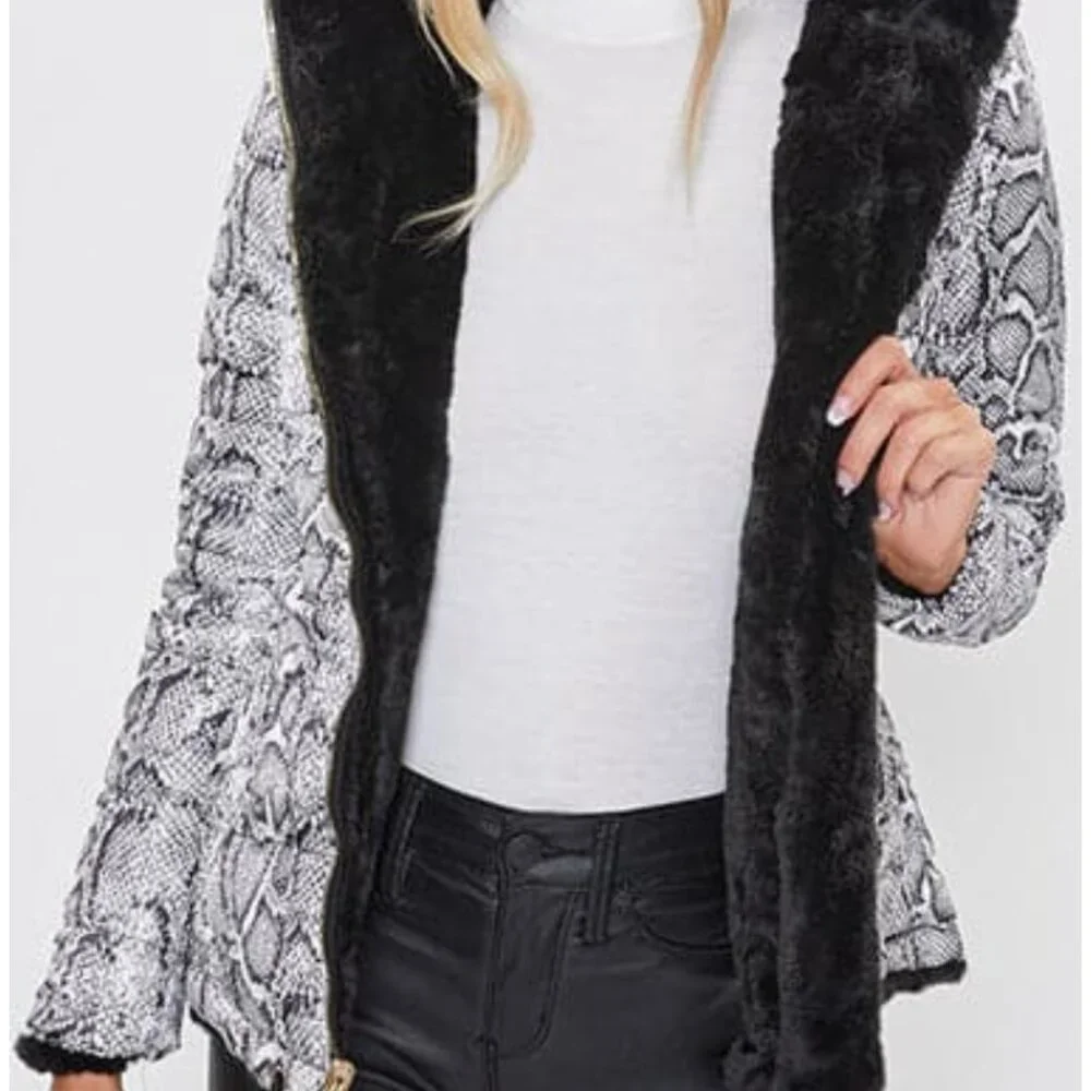 🎉 NWT REVERSIBLE Leopard Print Faux Fur Coat with HOOD - Picture 2 of 3